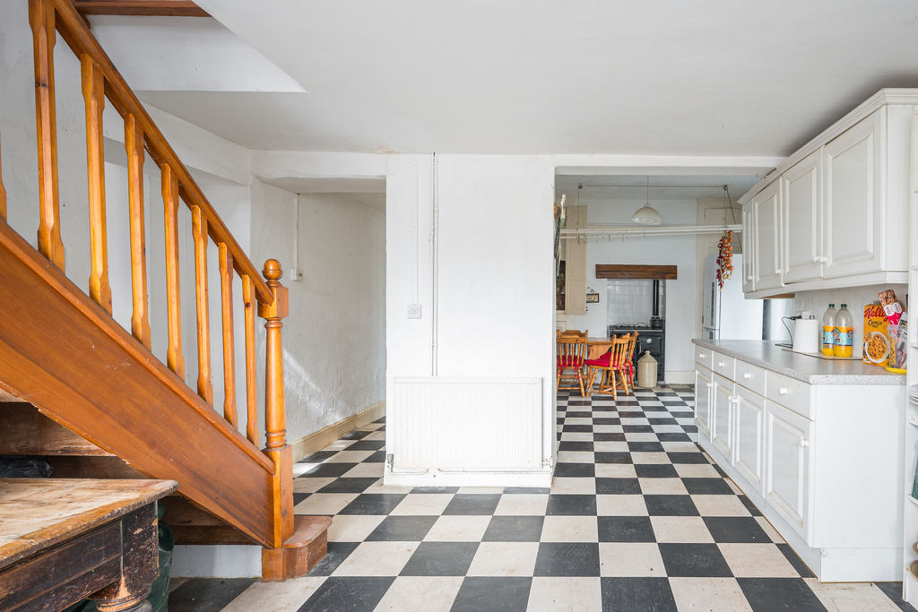 Kitchen- click for photo gallery